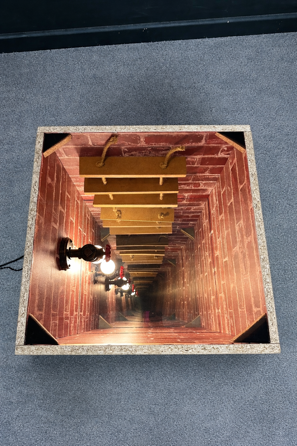 Endless Infinity Mirror Effect